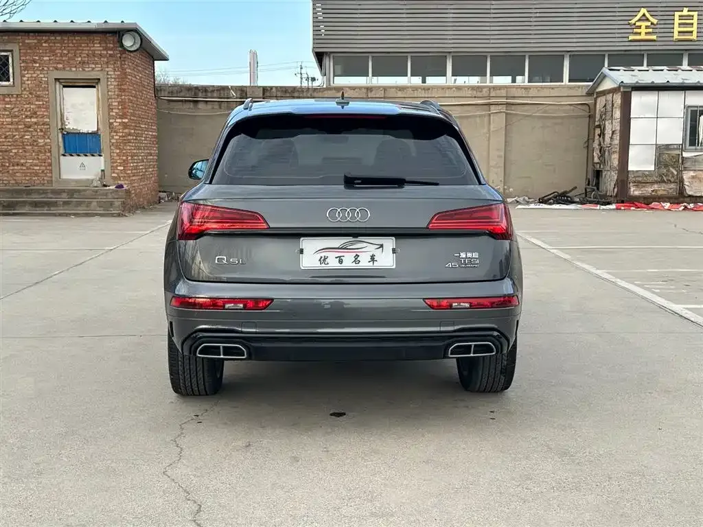 Audi Q5L — фото 5