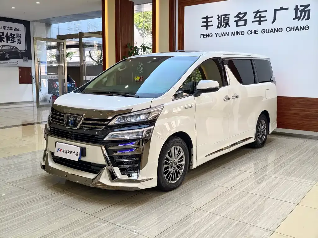 Toyota Vellfire — фото 1