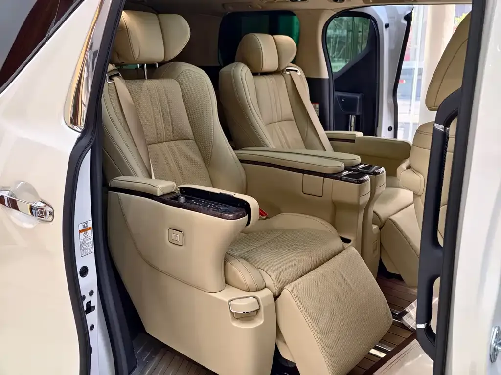 Toyota Vellfire — фото 4