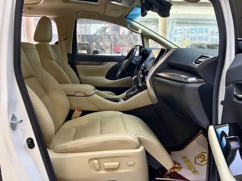 Toyota Vellfire — фото 10