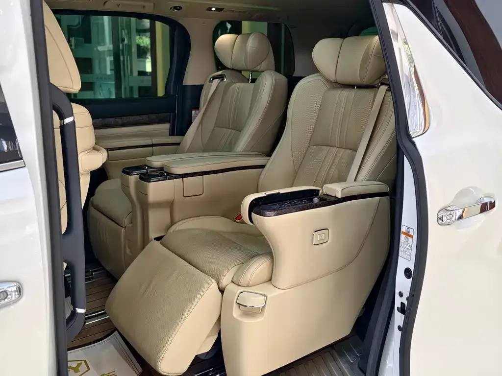 Toyota Vellfire — фото 2
