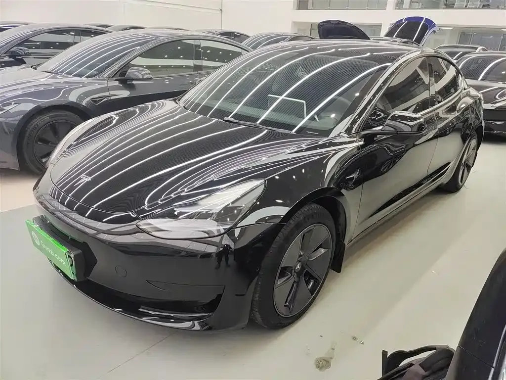 Tesla Model 3 — фото 1