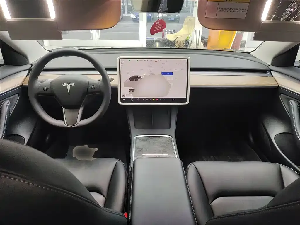 Tesla Model 3 — фото 4