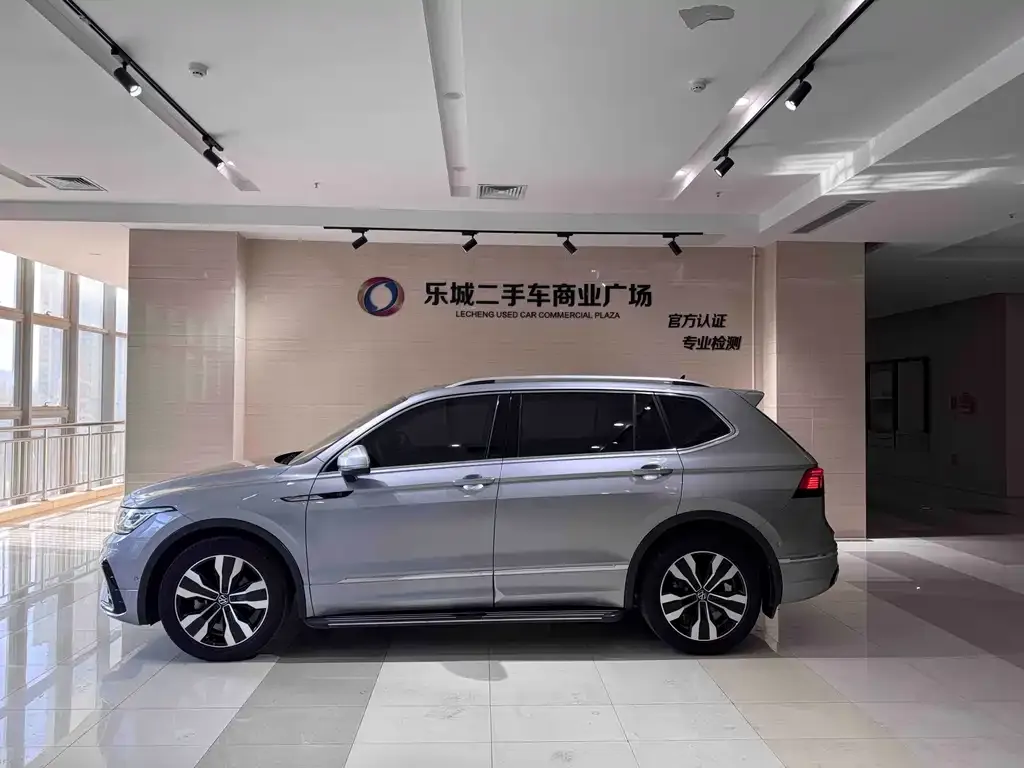Volkswagen Tiguan L — фото 4