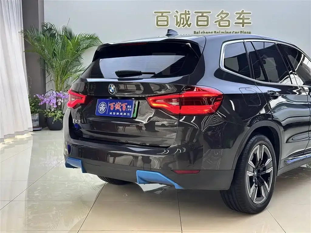 BMW iX3 — фото 10