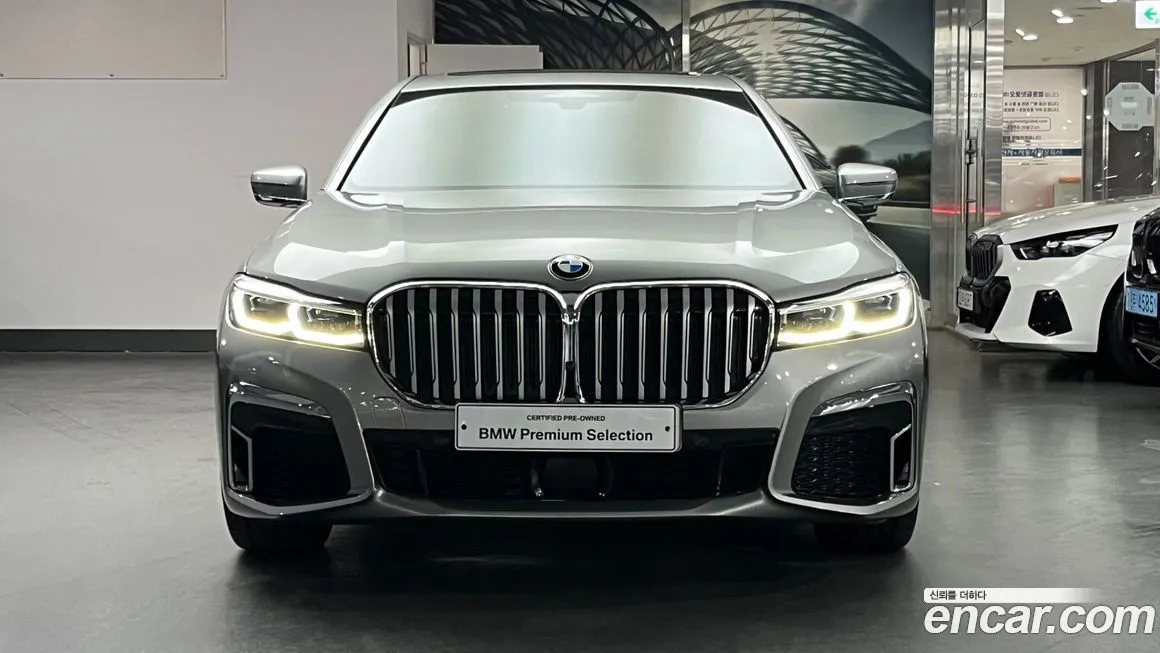BMW 7-Series — фото 1