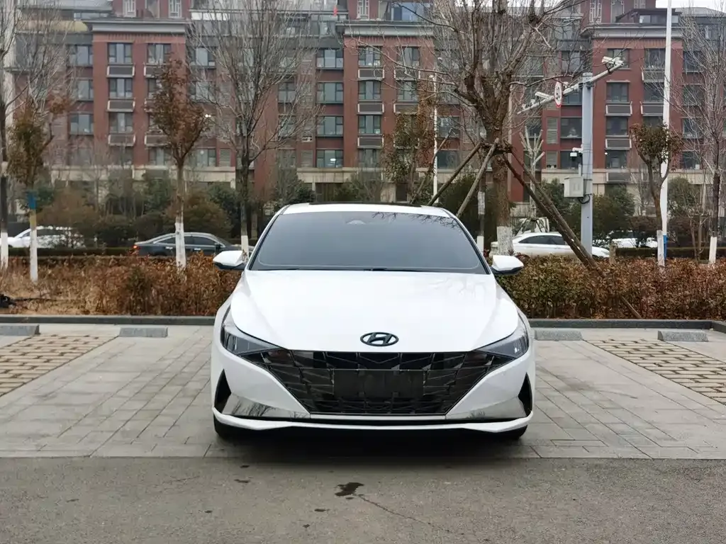 Hyundai Elantra — фото 10