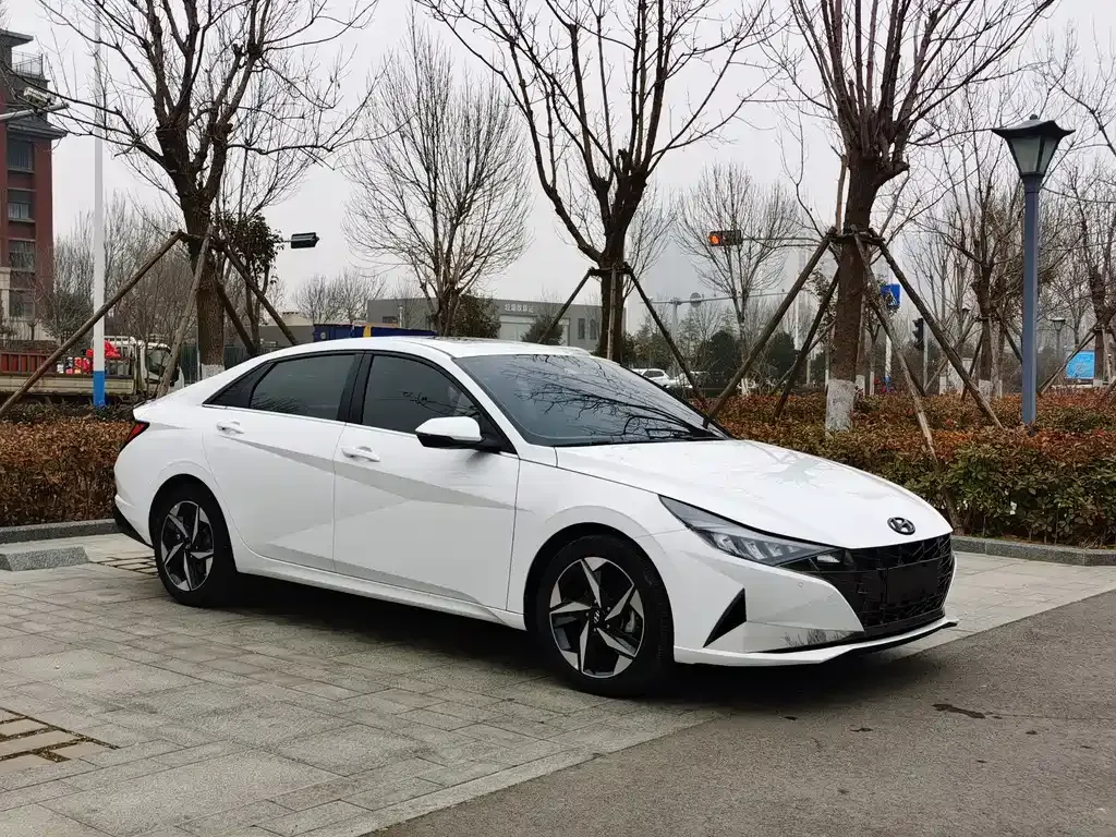 Hyundai Elantra — фото 8