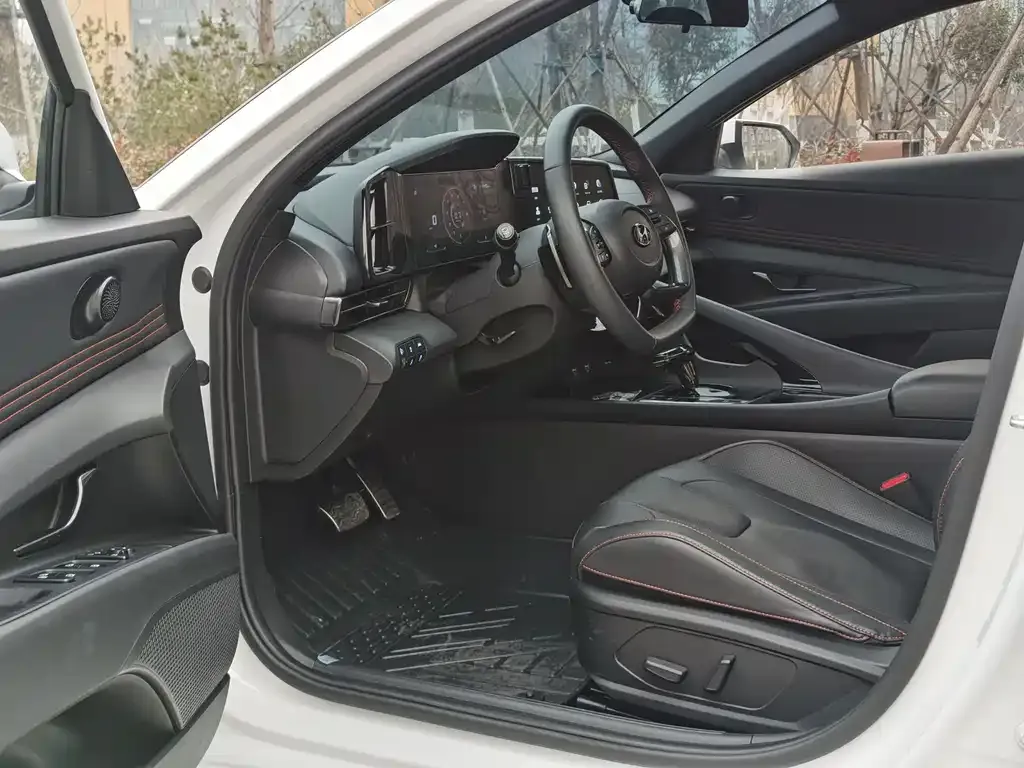 Hyundai Elantra — фото 4