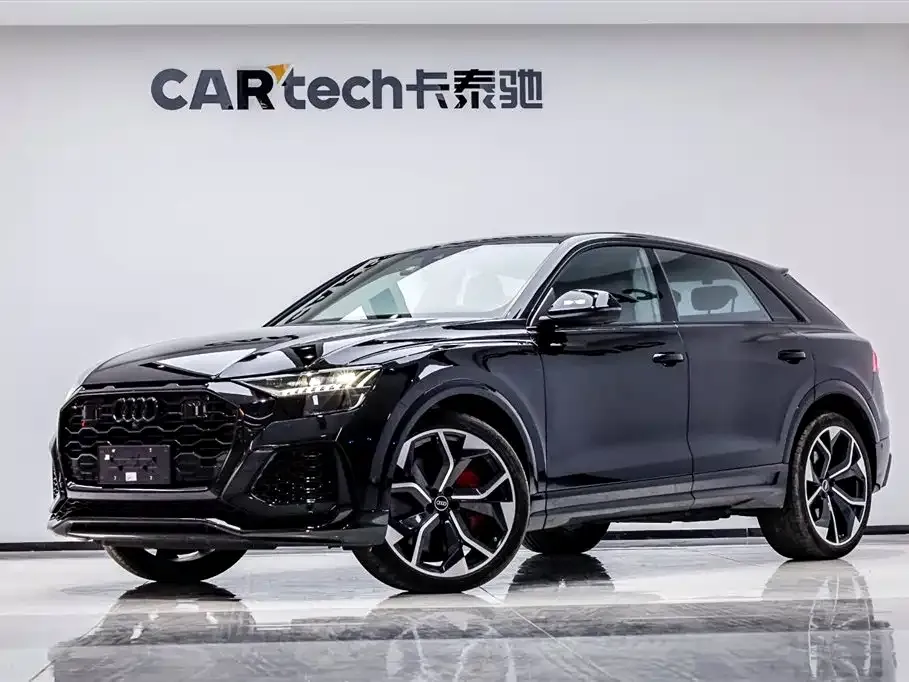 Audi RS Q8 — фото 1