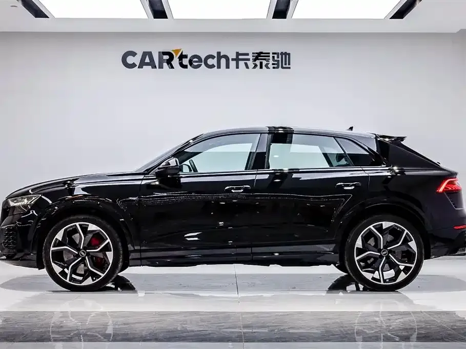 Audi RS Q8 — фото 8