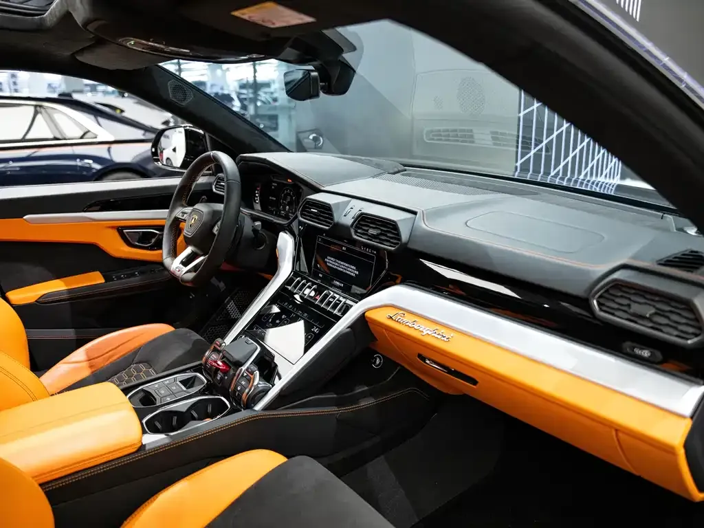 Lamborghini Urus — фото 6
