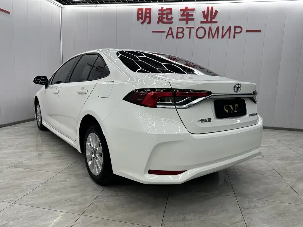 Toyota Corolla — фото 10