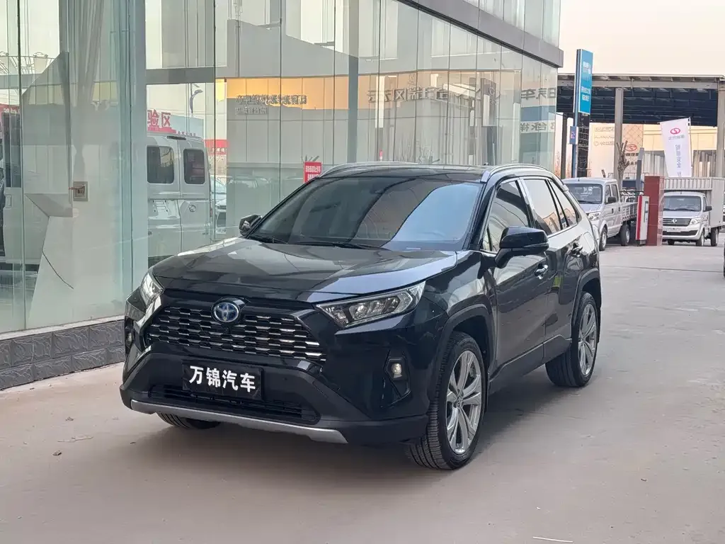 Toyota RAV4 — фото 1