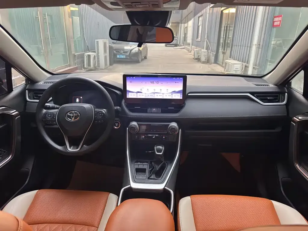 Toyota RAV4 — фото 6