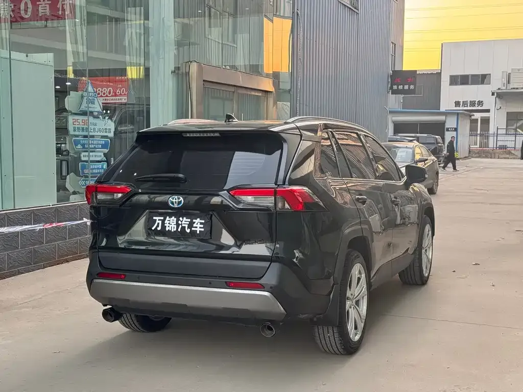 Toyota RAV4 — фото 8