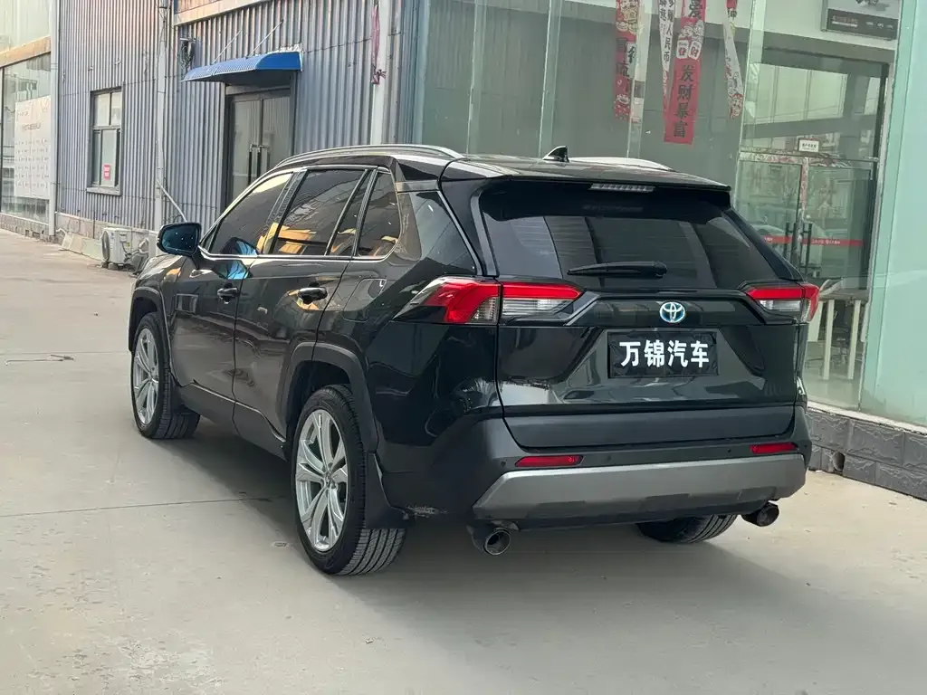 Toyota RAV4 — фото 10
