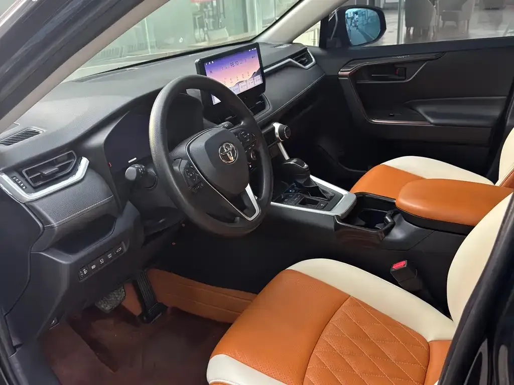 Toyota RAV4 — фото 3