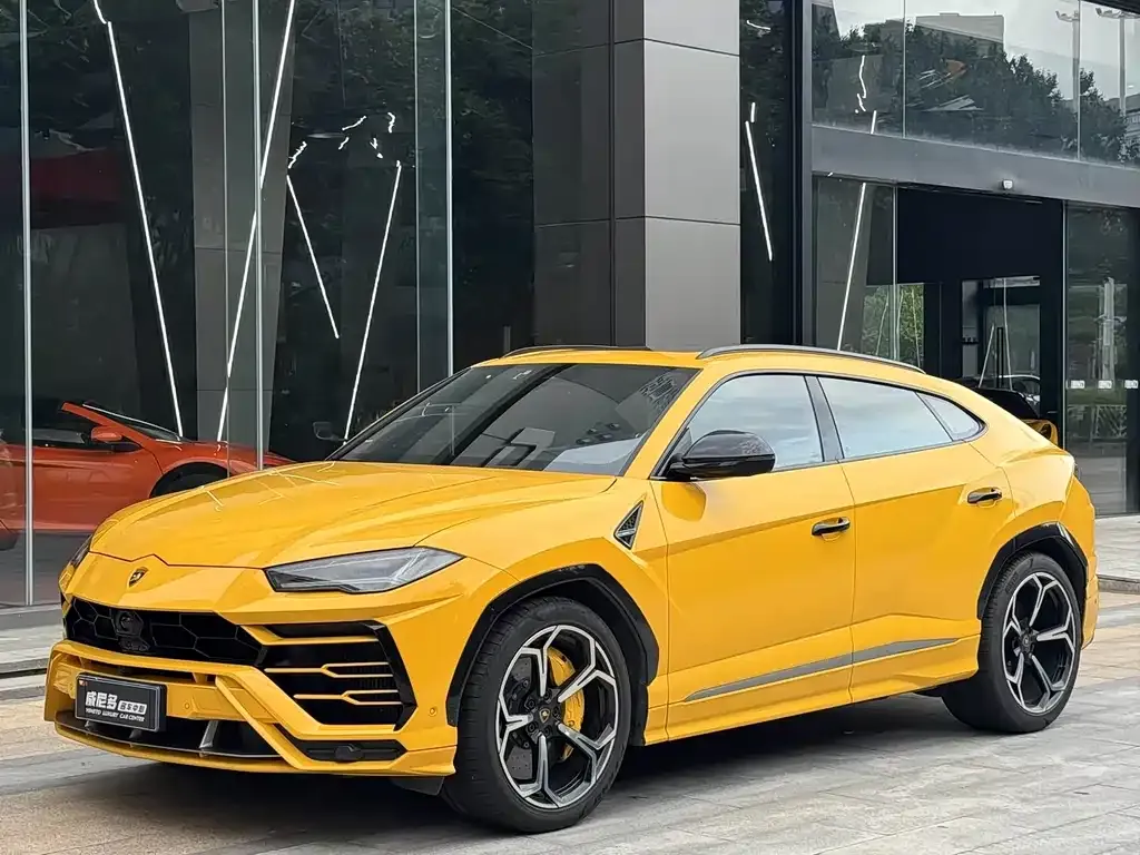 Lamborghini Urus — фото 1