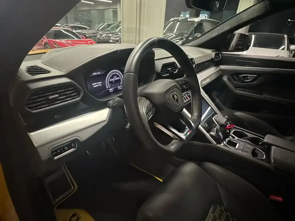 Lamborghini Urus — фото 6