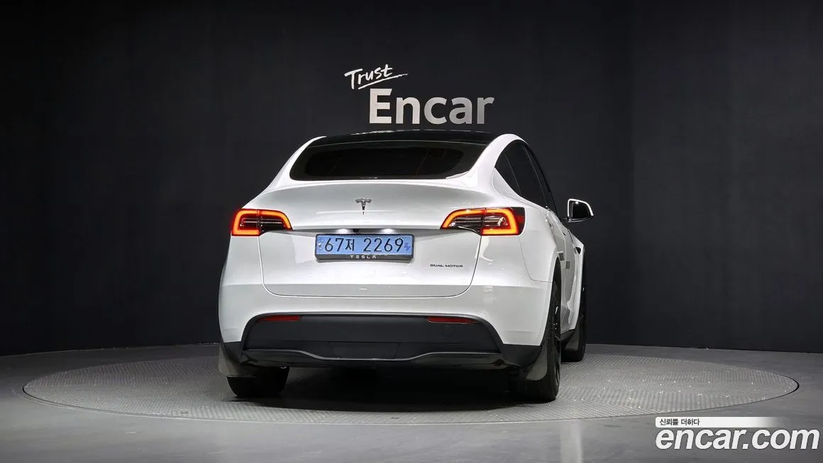 Tesla Model Y — фото 6