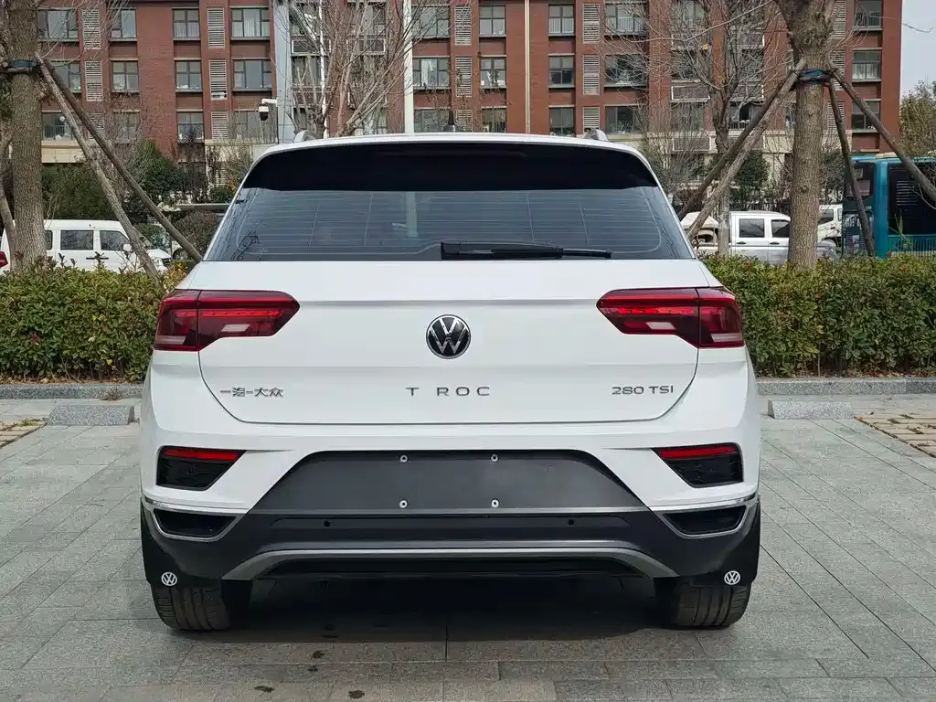 Volkswagen T-Roc — фото 9