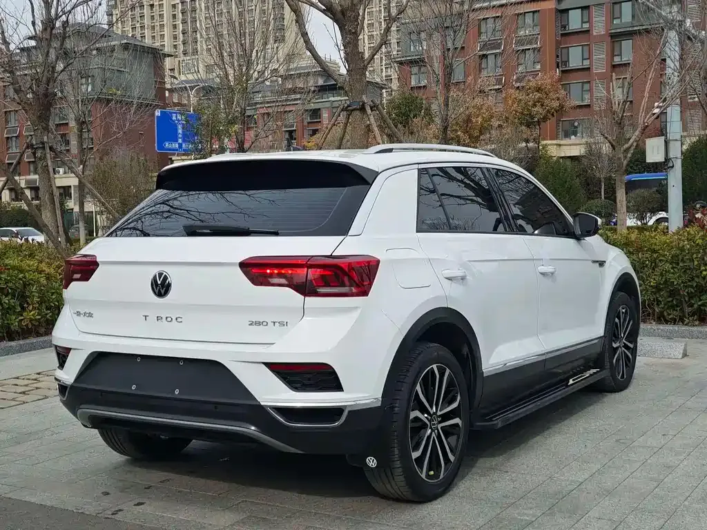 Volkswagen T-Roc — фото 10