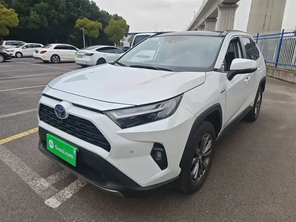 Toyota RAV4 — фото 1