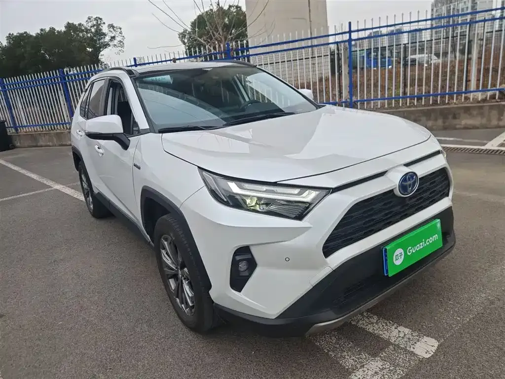 Toyota RAV4 — фото 6