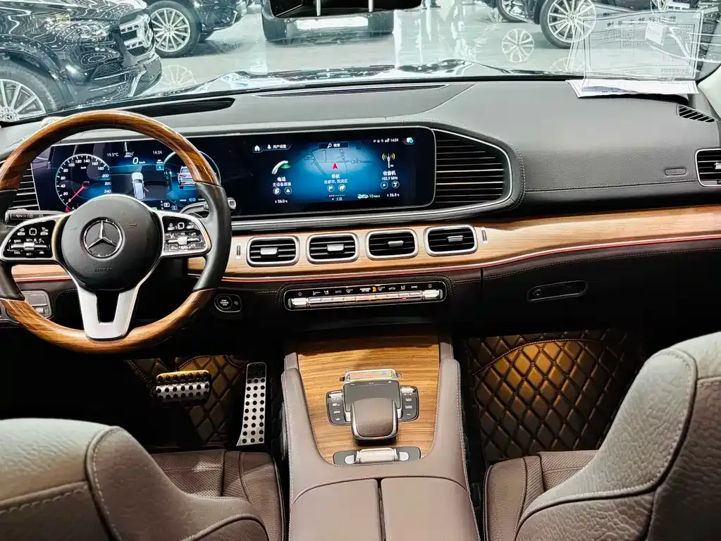Mercedes-Benz GLS — фото 7