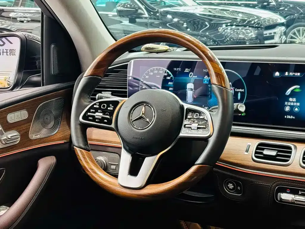 Mercedes-Benz GLS — фото 8