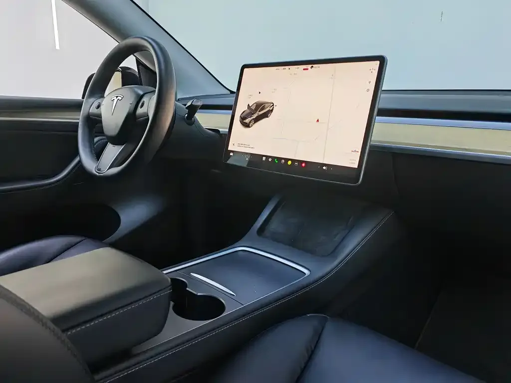 Tesla Model Y — фото 2