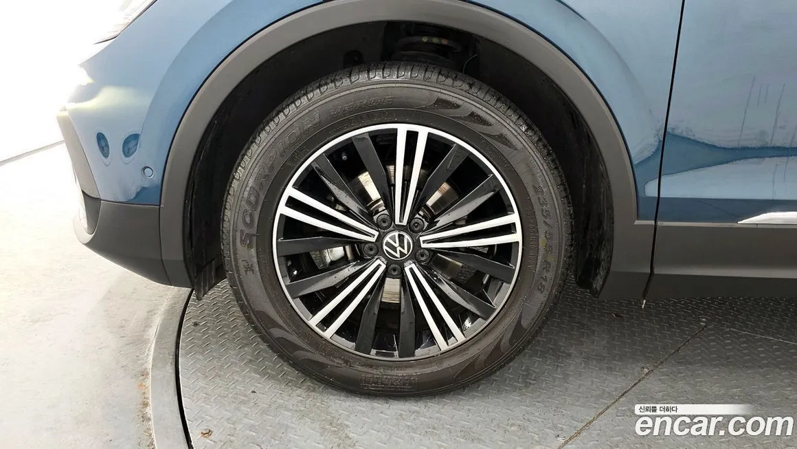 Volkswagen Tiguan — фото 10