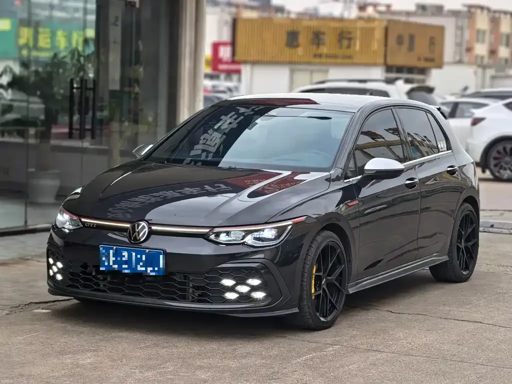 Volkswagen Golf GTI — фото 1