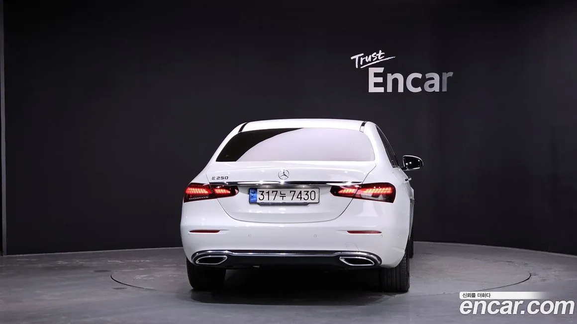 Mercedes-Benz E-Class — фото 6