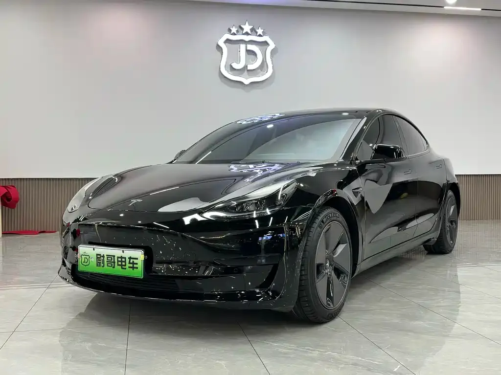 Tesla Model 3 — фото 1
