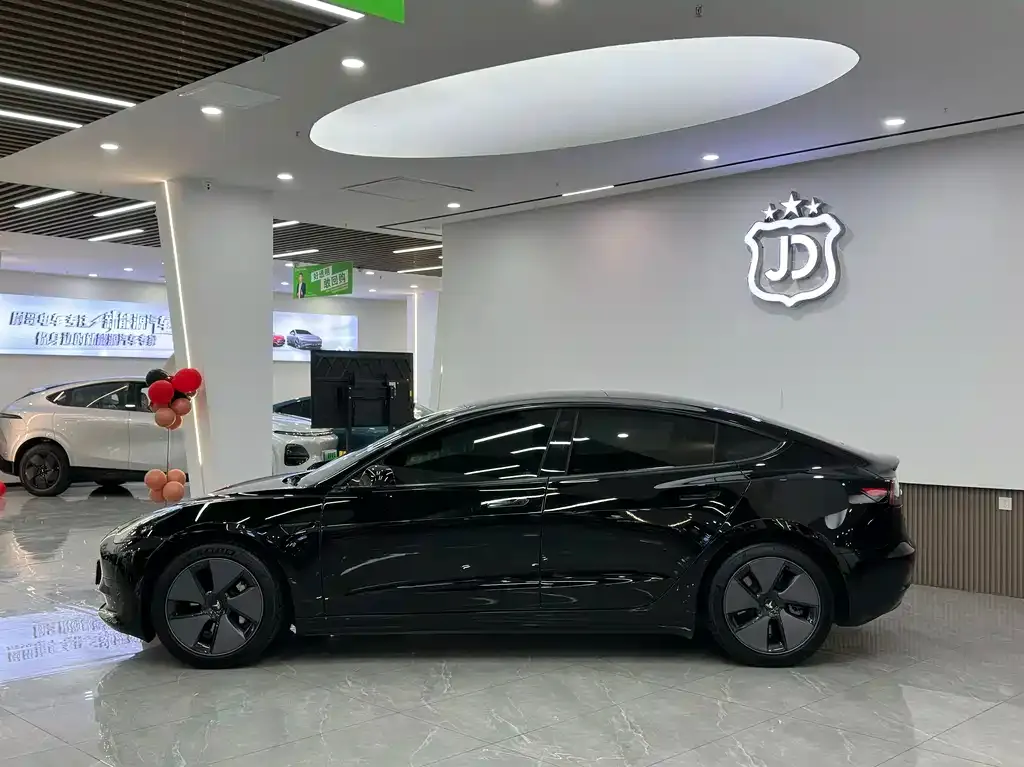 Tesla Model 3 — фото 5