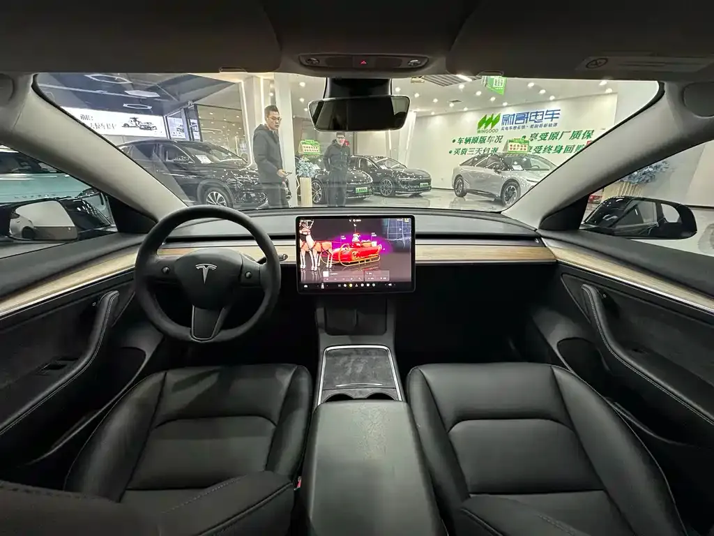 Tesla Model 3 — фото 3