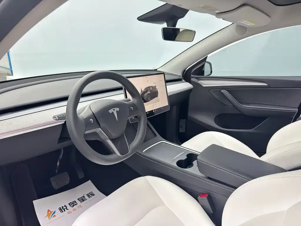 Tesla Model Y — фото 7
