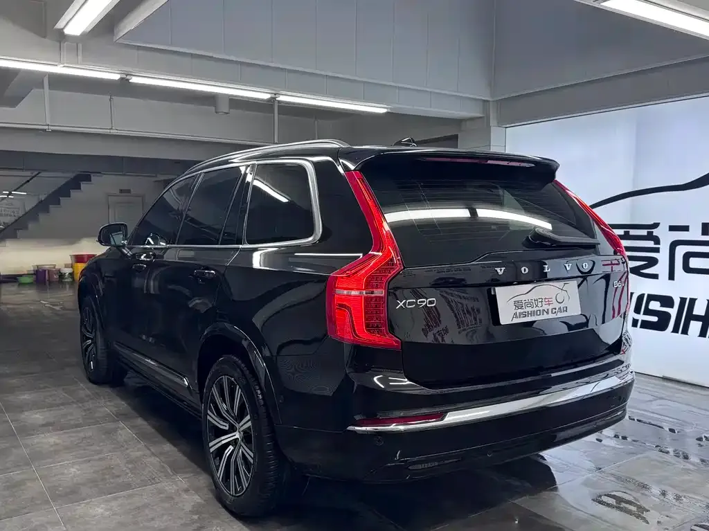 Volvo XC90 — фото 10