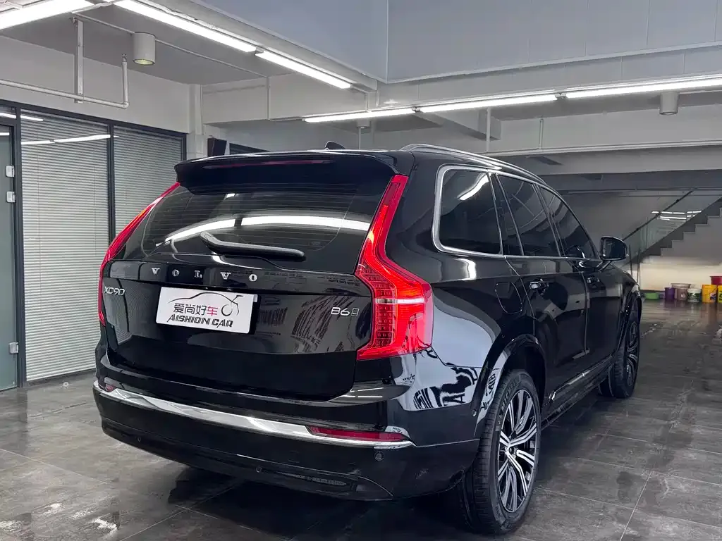 Volvo XC90 — фото 8