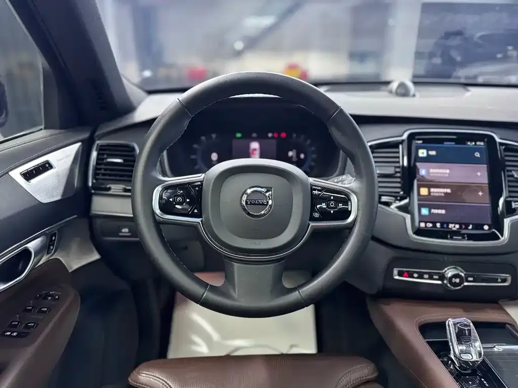 Volvo XC90 — фото 2