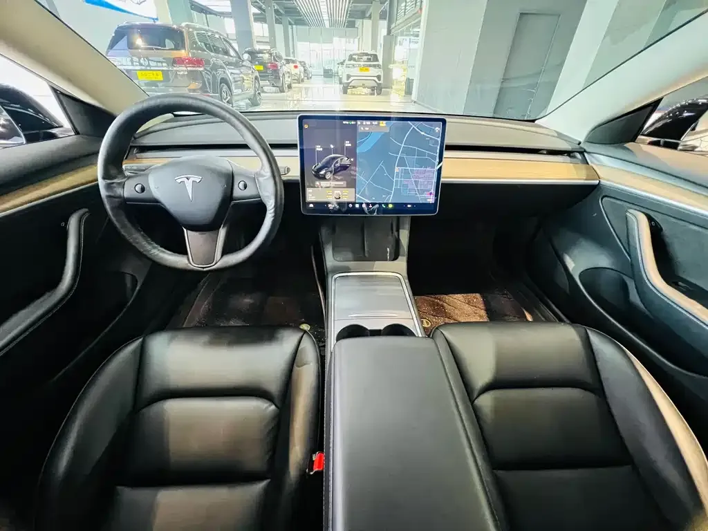 Tesla Model 3 — фото 7
