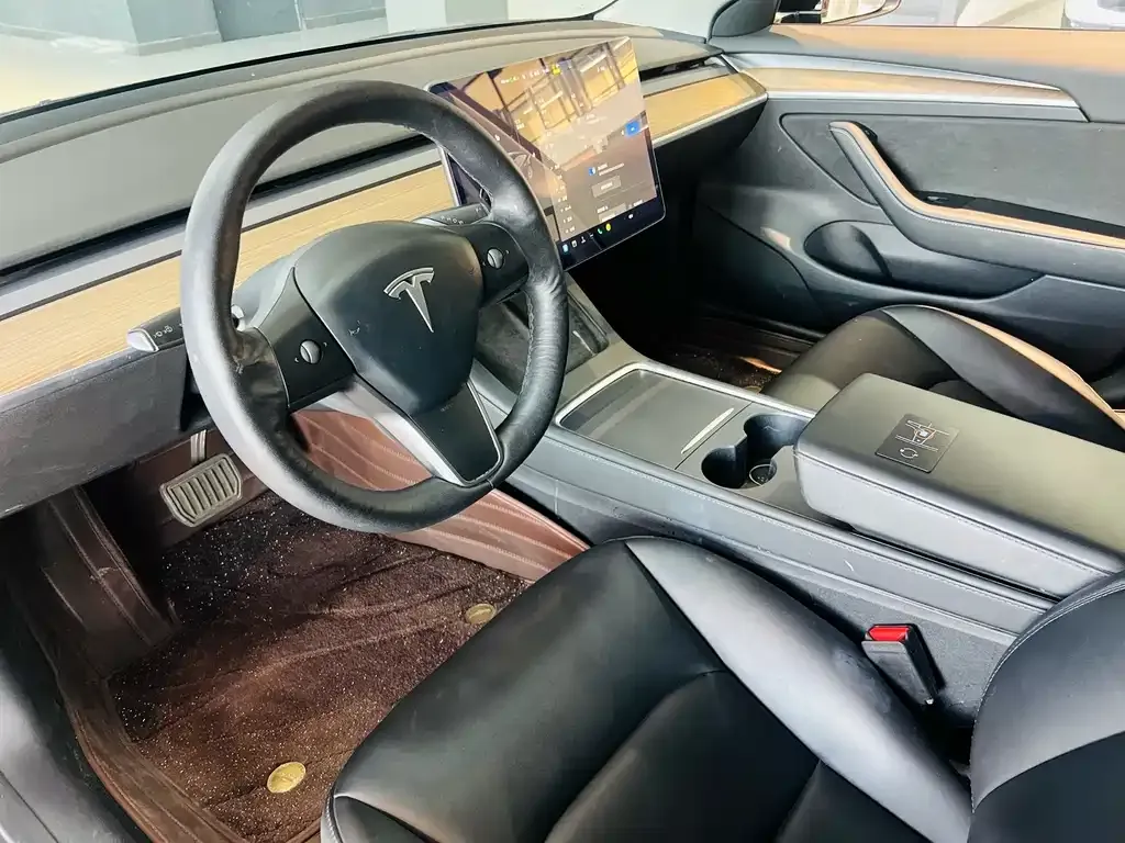 Tesla Model 3 — фото 8