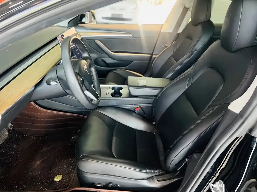 Tesla Model 3 — фото 9