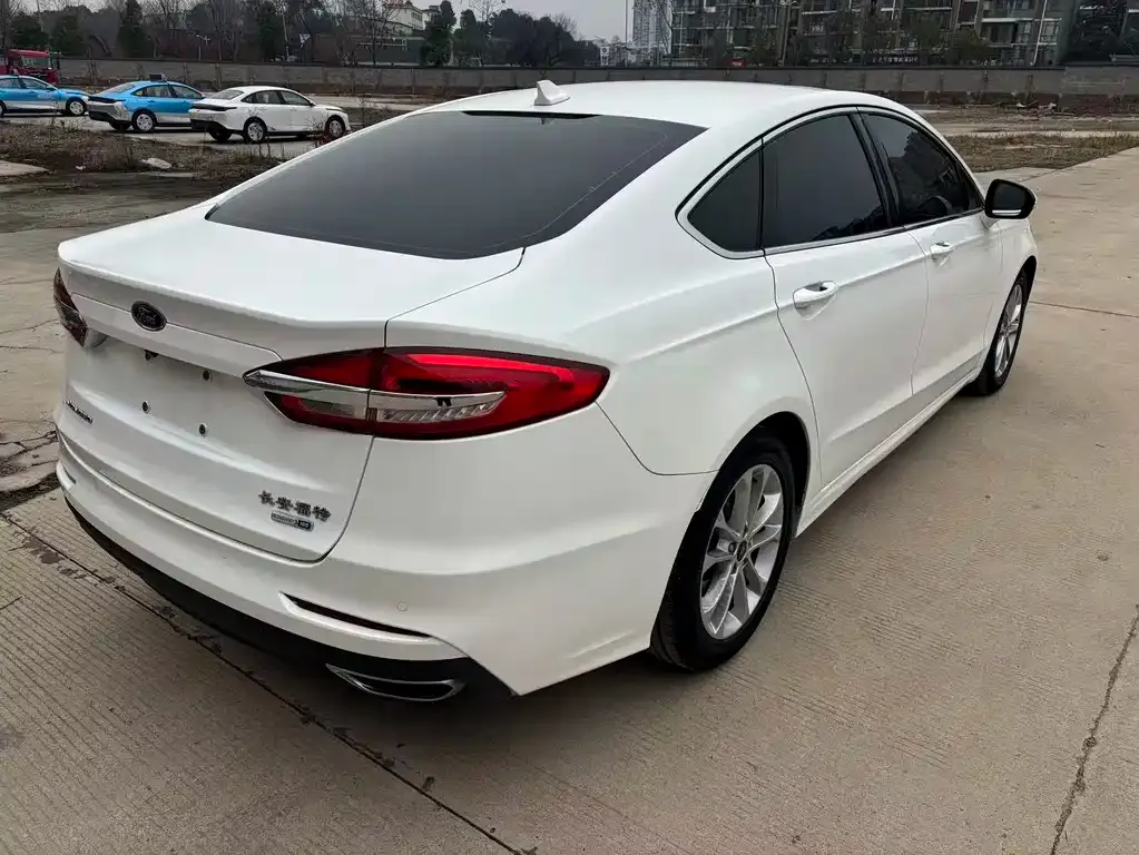 Ford Mondeo — фото 5