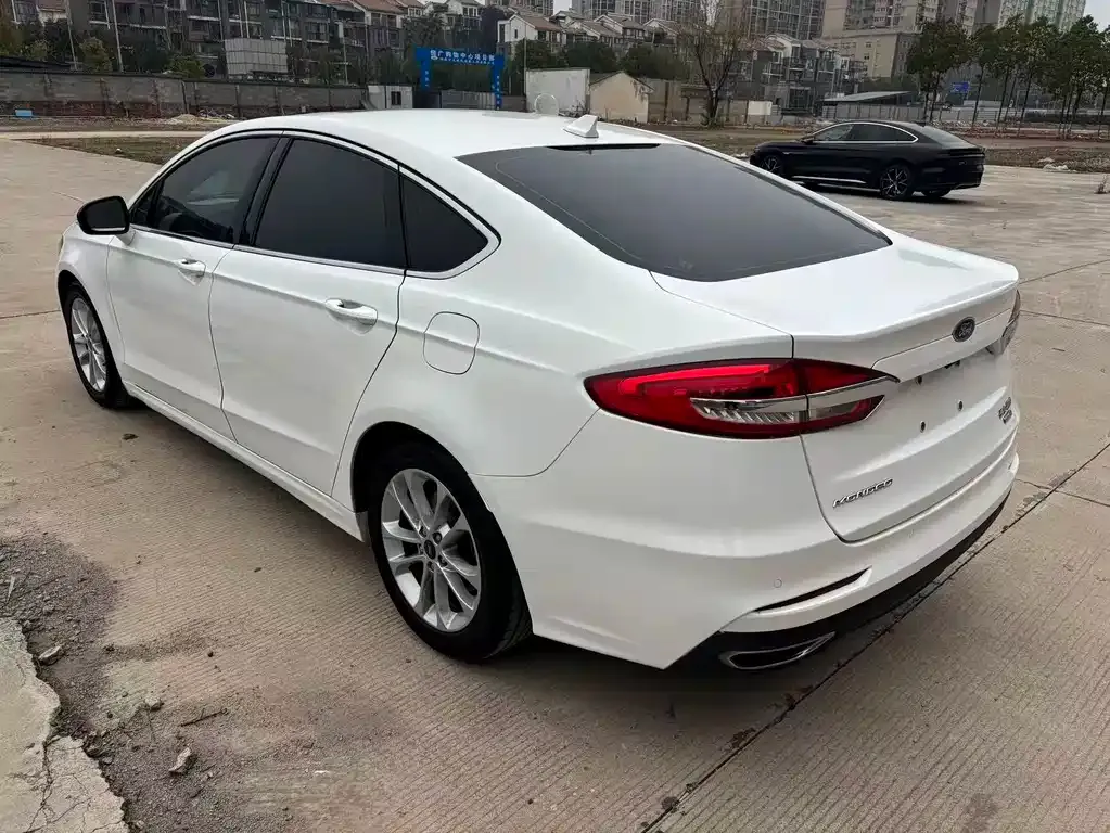 Ford Mondeo — фото 8