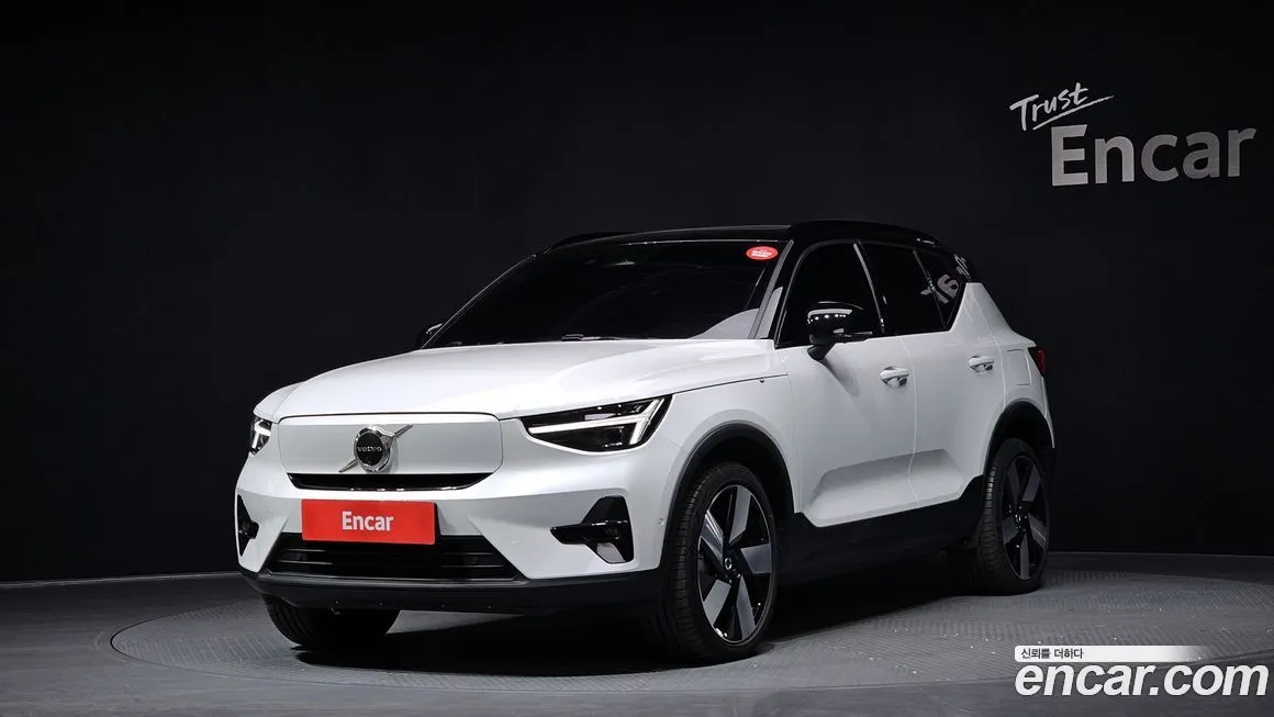 Volvo XC40 — фото 1