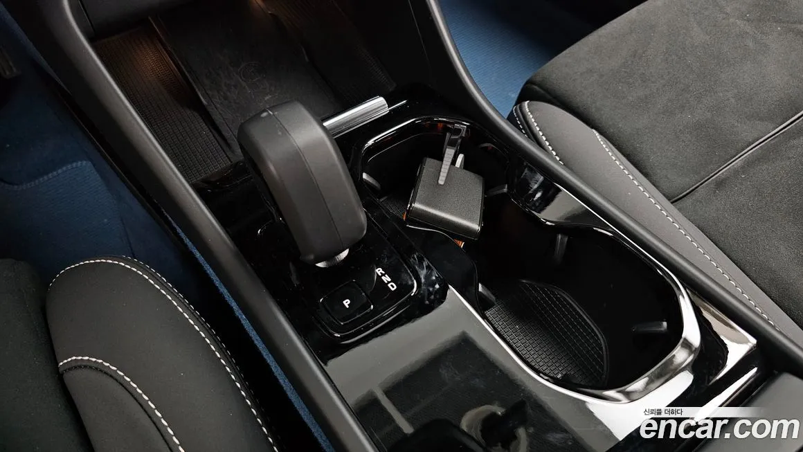 Volvo XC40 — фото 10
