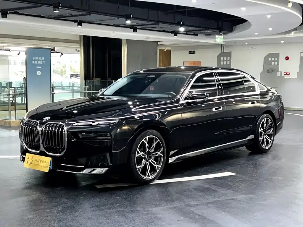 BMW 7 Series — фото 1